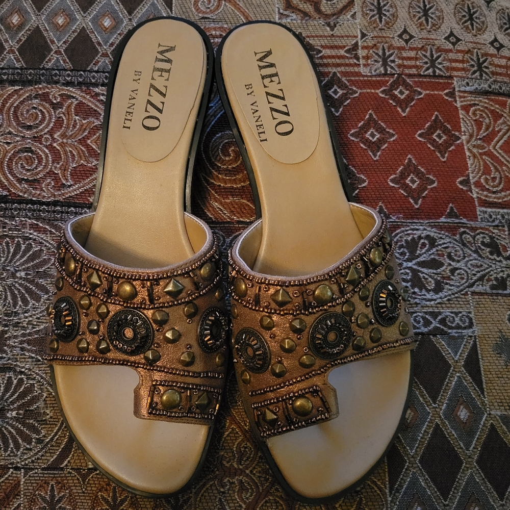 Mezzo by vaneli size 7 sandals